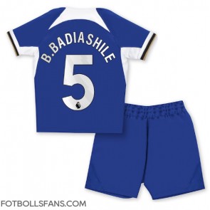 Chelsea Benoit Badiashile #5 Replika Hemmatröja Barn 2023-24 Kortärmad (+ Korta byxor)